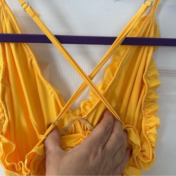 ❤️Yellow Ruffled Top size M/L - Picture 8 of 9